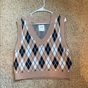 Abercrombie & Fitch Tan and Black Argyle V-Neck Sweater Vest